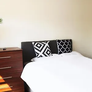 Flat In London- Modern 2 Bedroom Near Wembley Apartment *