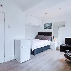Comfy And Convenient Lewisham With Free Street Parking, Wifi And Quick Access To Sleep 3 Лондон