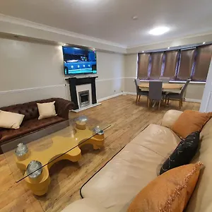 In Leafy Area Guest house
