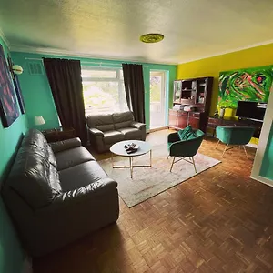 Maisonette Brecon Court * Eltham