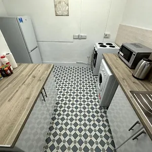 Spectacular 2 Bedroom On Tower Bridge Apartment *