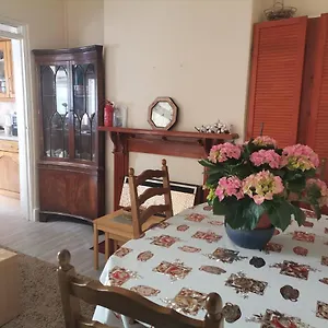 Holiday home Luxury 5 Bedroom Near Seven Kings Train Station- 5 Room, 6 Bed And Sleeps 8 Guest London