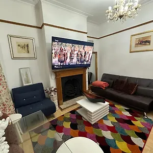 Apartment 4 Double Bed Family 15 Mins From Central Ldn *