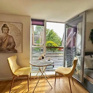 Studio Private Apartment Twickenham