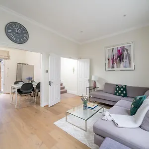 Luxury 2 Bedroom On Portobello Road Apartment *