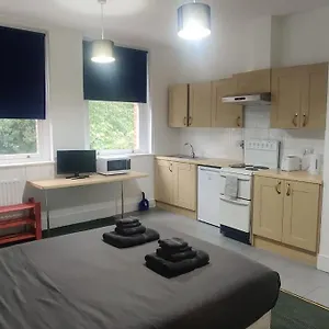 Relaxing Finchley Road Studio Apartment London