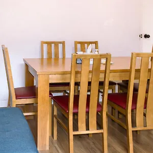 4 Bedroom Near Centre 2-min Walk To Metro !! Business & Family Friendly!! Apartamento Londres