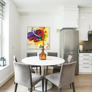 Апартаменты Spacious 2 Bedroom / Earls Court / Kensington