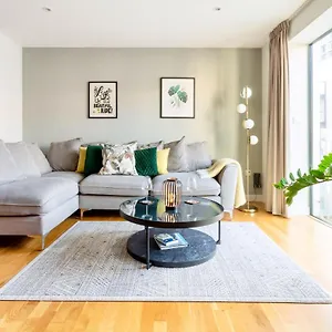 Calm Zen Oasis, In Iconic Olympic Park Apartment *