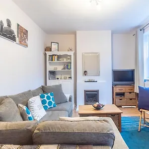 Modern & Cozy 1bdr Wexcellent Travel Links *