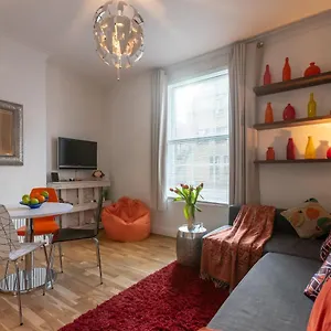 The Wanderlust - 1 Bedroom L Sleeps 4 With Sofa Bed L Prime Location Free Wifi L Perfect For Business & Leisure Travelers L 15percent Off Weekly & 20percent Off Monthly Stays! London