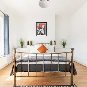 아파트 Large, Bright And Spacious 3 Bed Flat In 런던