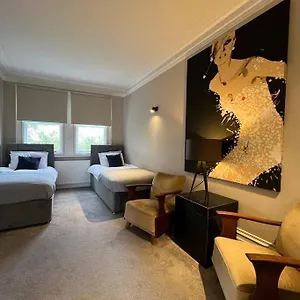 Star Warwick Mansions 3-bed Haven *