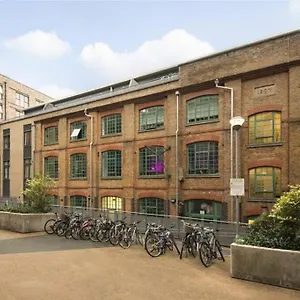 Cosy Spacious Studio Flat Stratford / Bow London