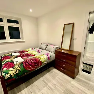 Lovely One Bed In Apartment London