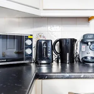Charming 2bed House Holiday home Barking (Greater London)