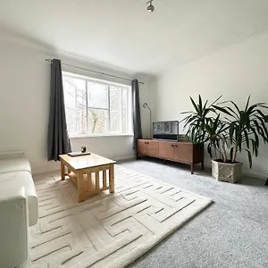 Spacious Quiet Stylish Entire Flat *