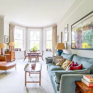 Beautiful And Spacious Kensington Flat London
