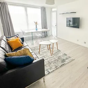 3 Bedroom Flat Haggerston, Hackney, Apartment London