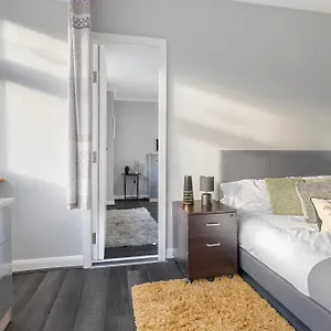 Chrystal Palace With Free Parking Lambeth * London