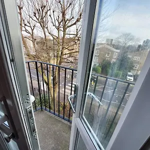 3 Bedroom Flat In Hoxton Apartment *