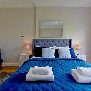 F7 Large 2bed Kensington
