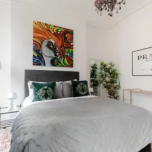 Rare Find Off Oxford St! Soho 5bed Design House For Xxl Groups London