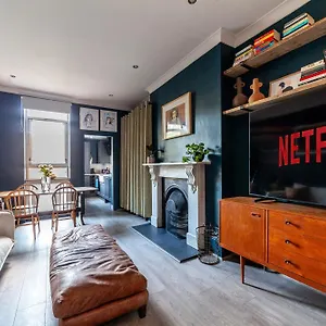 Arte - 2 Bed Luxurious Flat, Garden, 5min Dalston St., Parking Available, Serviced - Up To 5 Ppl *