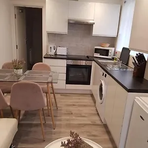 Apartment 2 Bedroom Serviced London