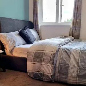 Specious Parkview Apartment, 4 Mins Walk To Underground Apartment