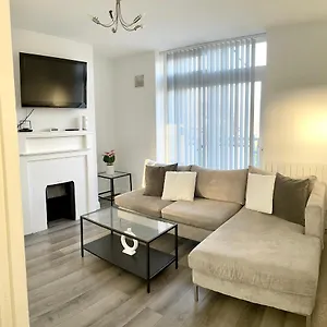 2 Bedroom With Balcony Near Tottenham Hostpur Stadium