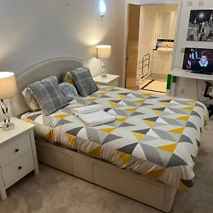 Ensuite In Royal Victoria Excel O2 Arena * London