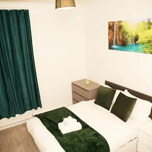 Cricklewood Deluxe Ensuite