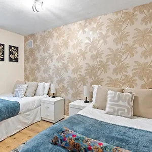 Апартаменты 3 Bedroom Flat Near Finsbury Park, Manor House Station *
