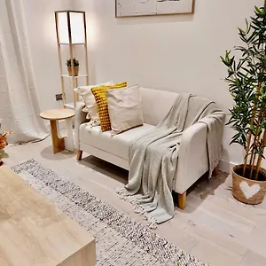 Апартаменты Modern 2bed Саттон