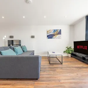 4 West Brand New Loft *