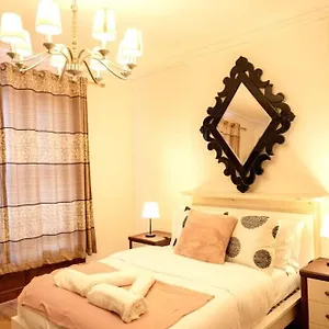 Apartment Spacious 2 Bedroom Flat *