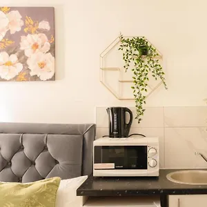 Ub2 - Heathrow London Guest house Southall