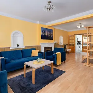 Apartment Excel 5min Custom House Station Parking Wifi Sleeps 6