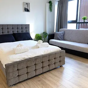 Wonderful In The Trendy Brick Lane Apartment *