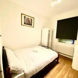 Entire One Bedroom Flat In Central Apartment