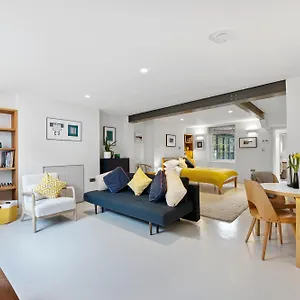 Cosy, Calm Camden Square Studio Apartment
