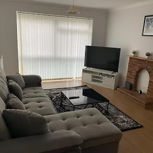 1 Bedroom Flat With Free Parking