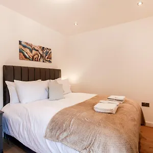 Cozy Two Bedrooms Flat In Coulsdon, Cr5 Apartment Coulsdon