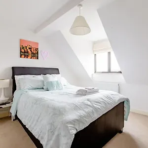Lovely Comfy Double Bedroom With Secure Parking Homestay *