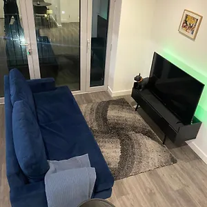 Modern, Bright And Convenient Apartment *