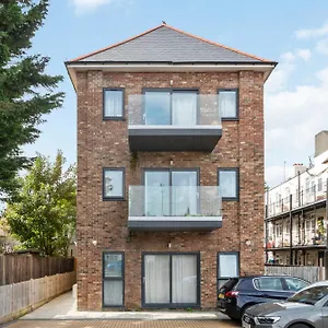 Modern One Bedroom Flat In Morden Sm4, London Apartment *
