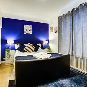 Beautiful At Edgware Road Apartment