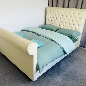 Apartment One Bedroom Flat/apartment. *