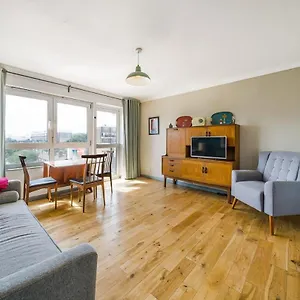 2 Bedroom Central With Views * London
